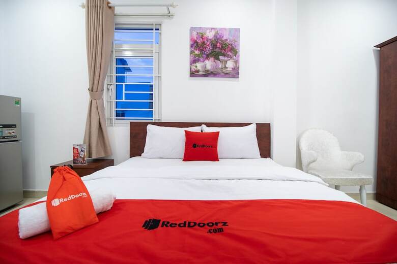 Hotel Reddoorz @ Le Van Sy Street 3