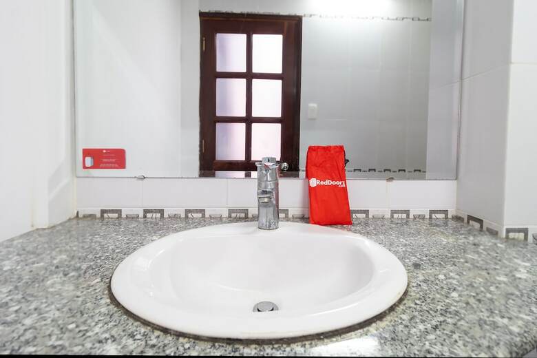Hotel Reddoorz @ Phan Dang Luu Street