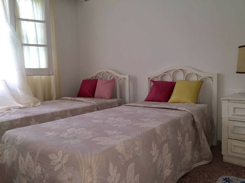 Wonderful Chalet Three Blocks From The Beach