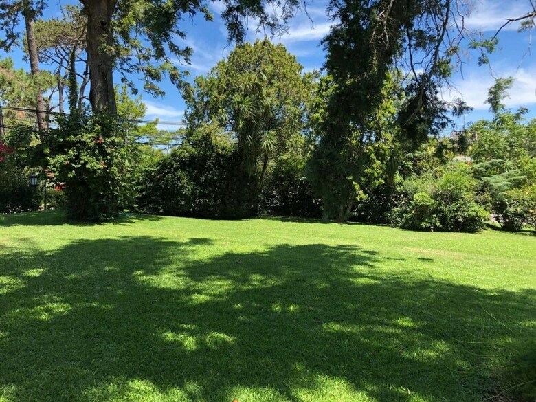 Wonderful Chalet Three Blocks From The Beach