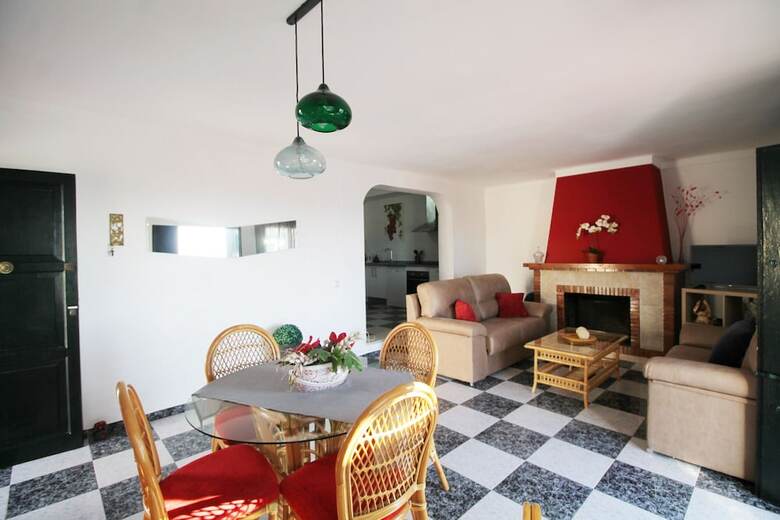 1070 Villa Rosario