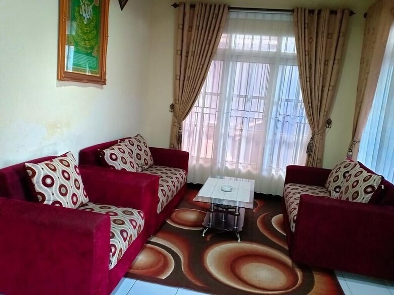 Hotel Nina King Homestay