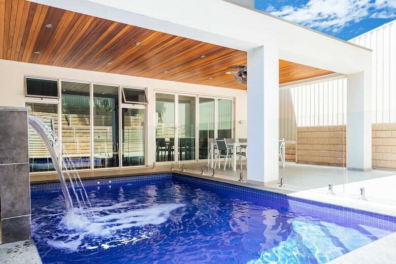 The Grand Oasis - Pool - Wifi - Mins From Beach