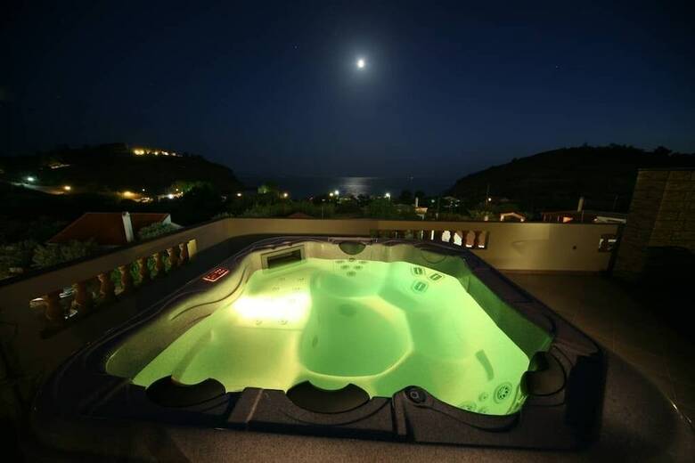 Apartamentos Studio Close To The Beach/ Garden With Jacuzzi & Bbq