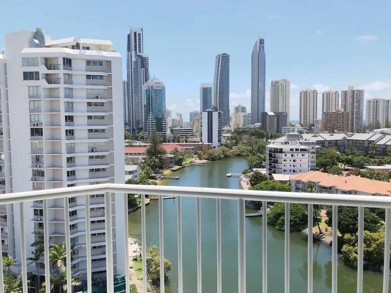 Comfortable 2 Bedroom Apartment With River Views