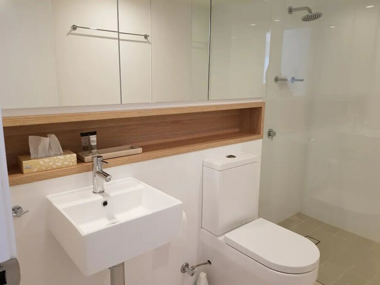 Luxurious 1 Bedroom Newstead Apartment With Parking