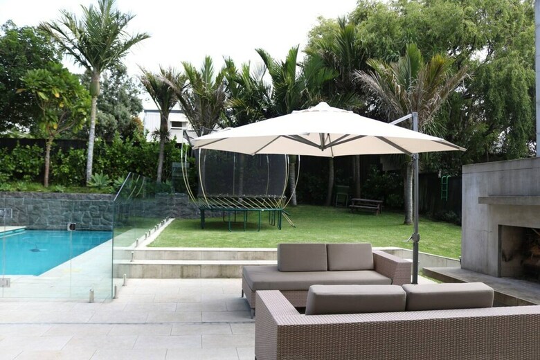 Contemporary Villa With Harbour Views And Pool