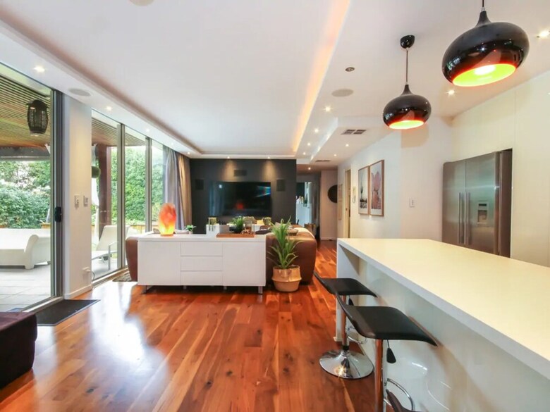 Spacious 2 Bedroom Apartment In Ascot With Large Private Garden