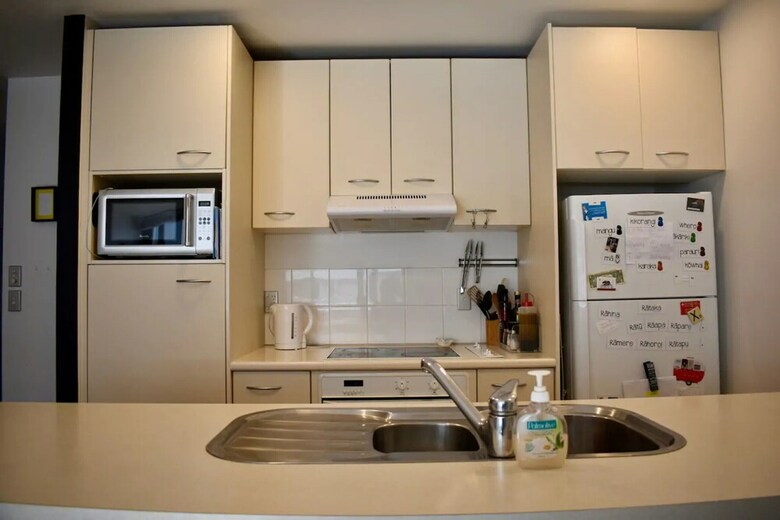 Spacious 1 Bedroom Apartment With City Views