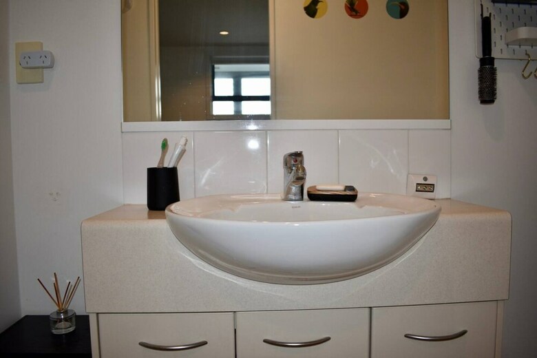 Spacious 1 Bedroom Apartment With City Views