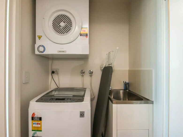 2 Bedroom Riverside Apartment In Hamilton Portside