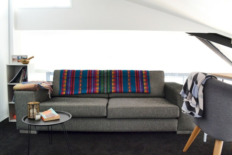 Stylish 2 Bedroom Loft Apartment With Parking