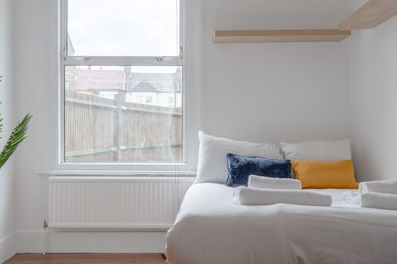 Spacious 4 Bedroom House Close To Tooting Station