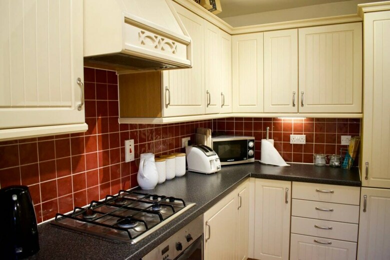 Bright And Spacious Apartment Near City Centre