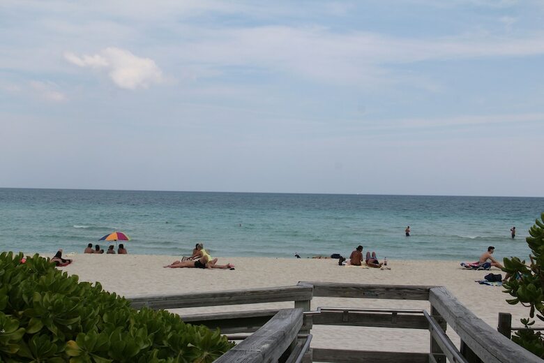 Beautiful & Spacious Studio Right On The Beach On Millionaire?s Row!