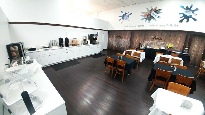 Beautiful & Spacious Studio Right On The Beach On Millionaire?s Row!