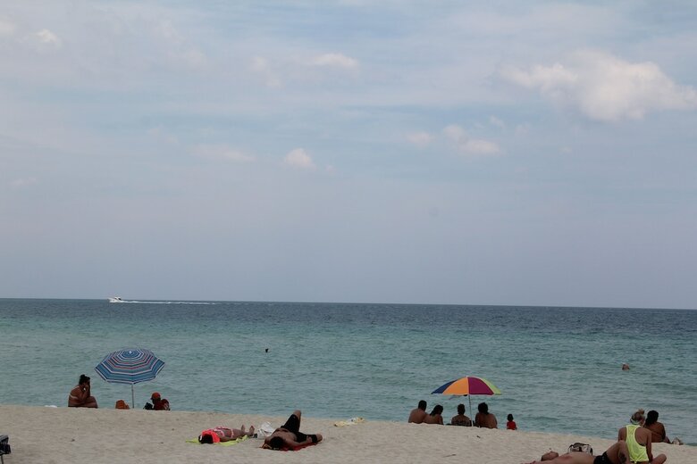 Beautiful & Spacious Studio Right On The Beach On Millionaire?s Row!