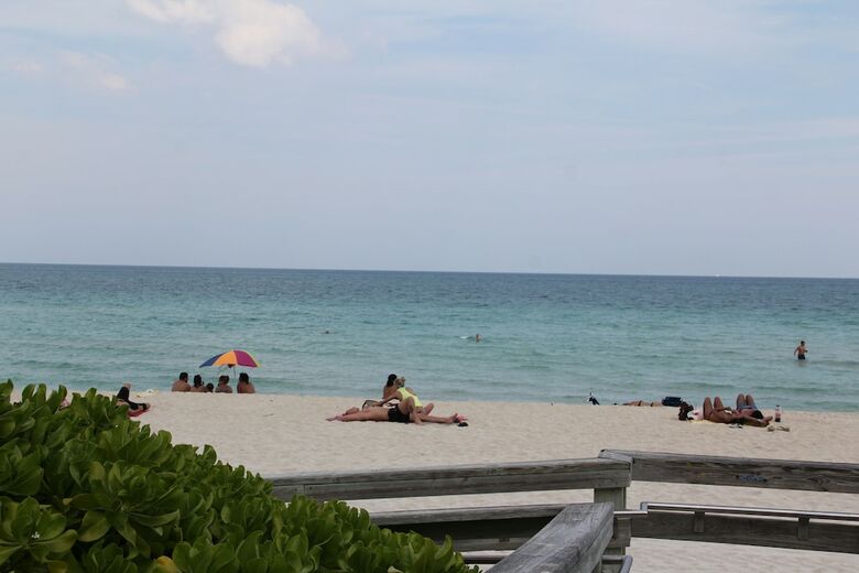 Beautiful & Spacious Studio Right On The Beach On Millionaire?s Row!