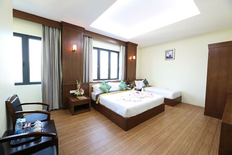 Royal Peacock Hotel