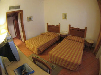 Hotel Holiday Service College & Diving