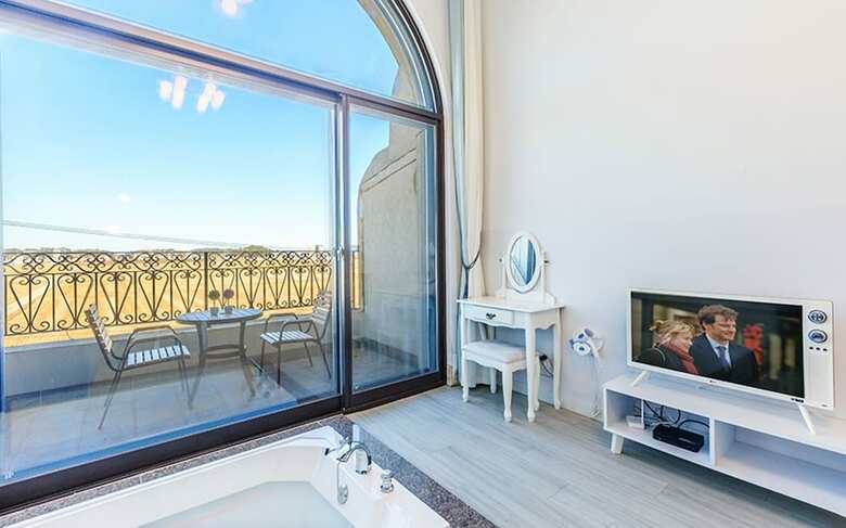 Attirance Pool Villa Pension