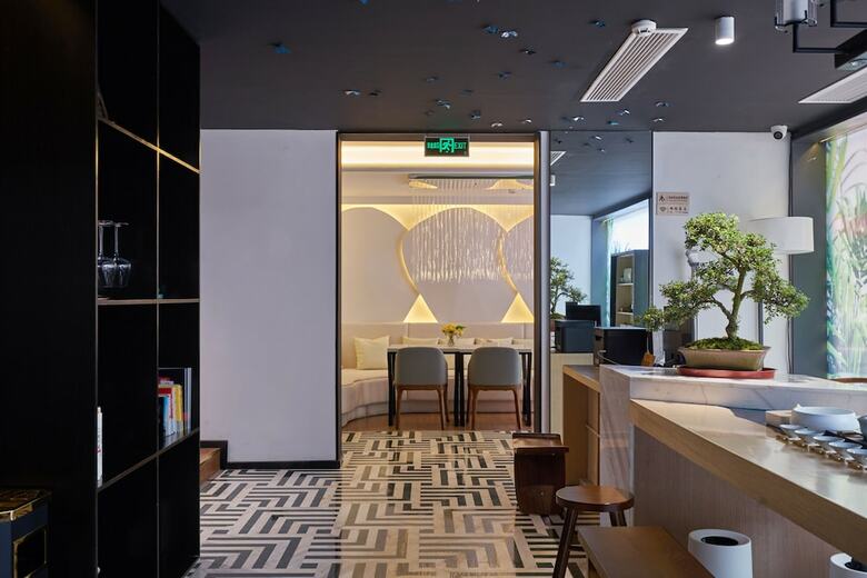 Wuhua Xingxiang Shanfang Hotel