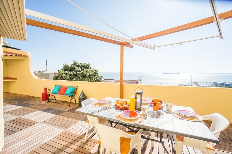 Panoramic Tagus River Terrace Apartment In Alfama