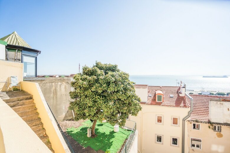 Panoramic Tagus River Terrace Apartment In Alfama