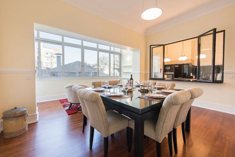 Spacious Gra�a River View Apartment