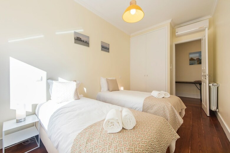 Spacious Gra�a River View Apartment