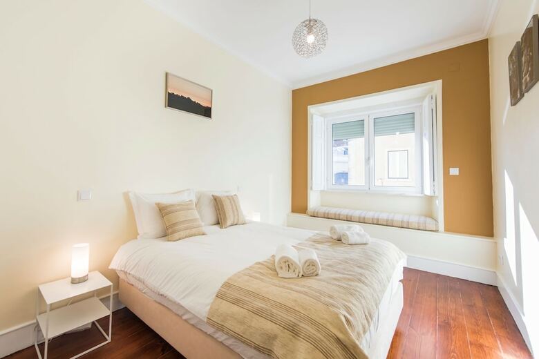 Spacious Gra�a River View Apartment