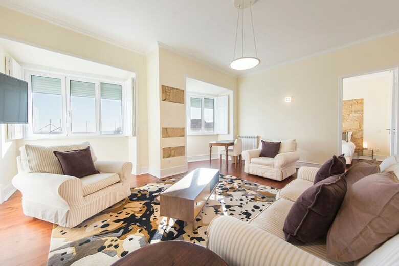 Spacious Gra�a River View Apartment