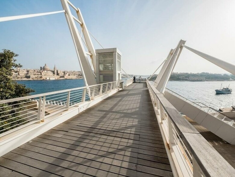 Apartamentos Luxury Seafront Oasis In Central Sliema W/ Pool