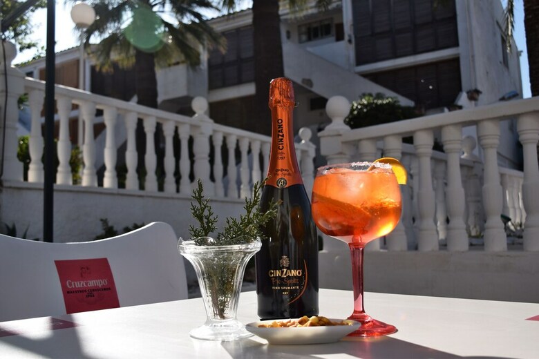 Ah Hotel