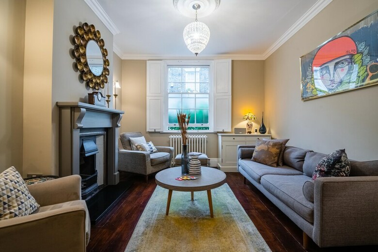 Majestic Modern Home Close To Waterloo�