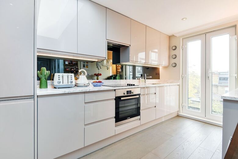 Stylish Family Home Close To Ealing Common