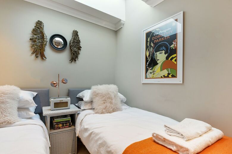 Stylish Family Home Close To Ealing Common