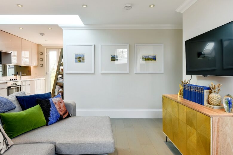 Stylish Family Home Close To Ealing Common