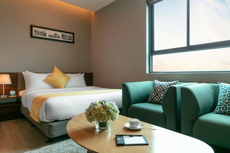 Golden Season Hotel