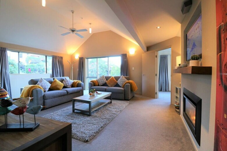Distinctive Mountain View Spacious Home