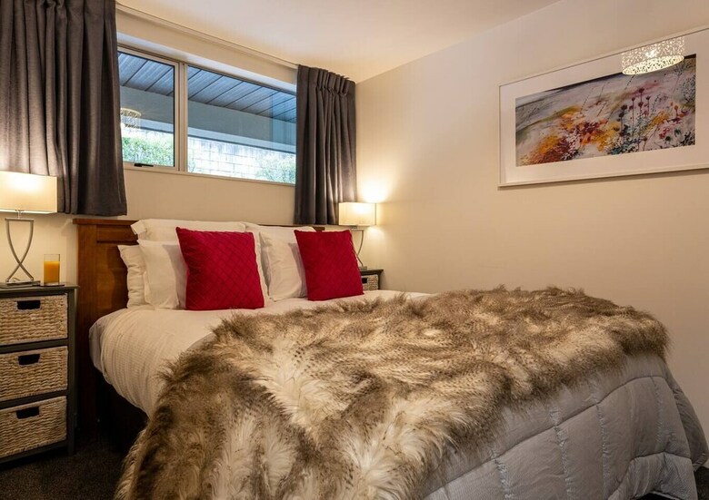 Central City Apartment Free Parking Great Views