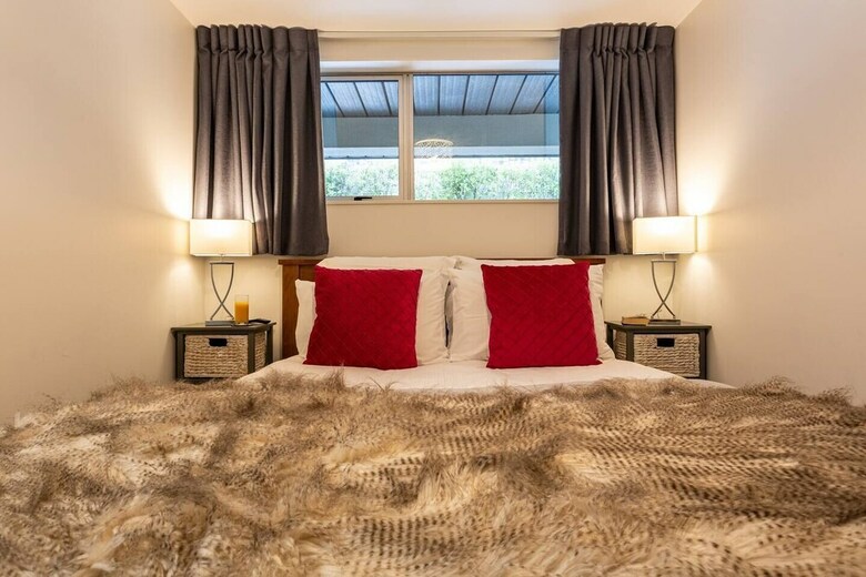 Central City Apartment Free Parking Great Views