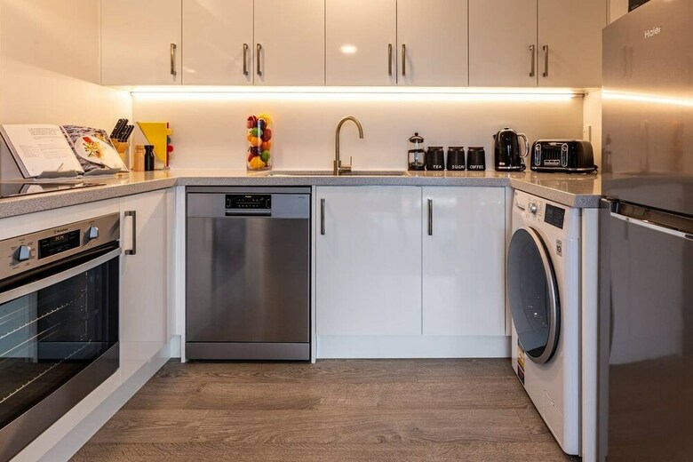 Central City Apartment Free Parking Great Views