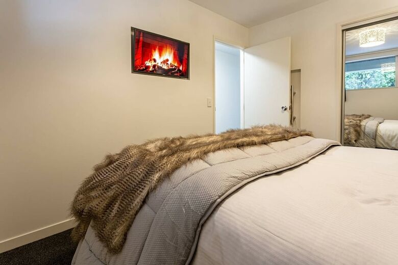 Central City Apartment Free Parking Great Views
