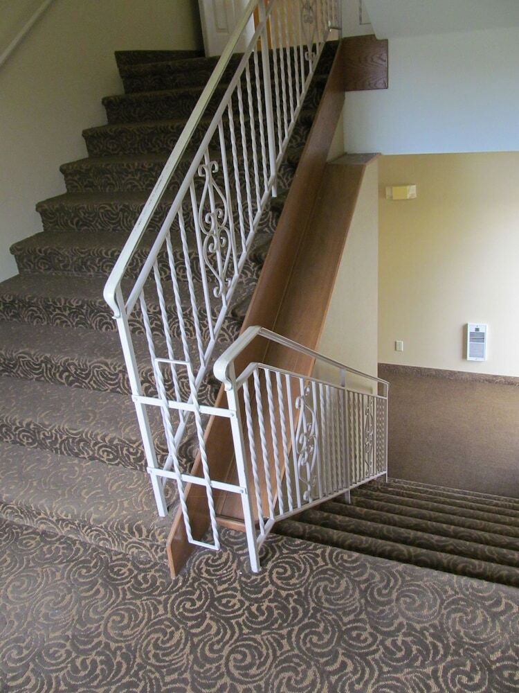 Hotel Expressway Suites Bismarck