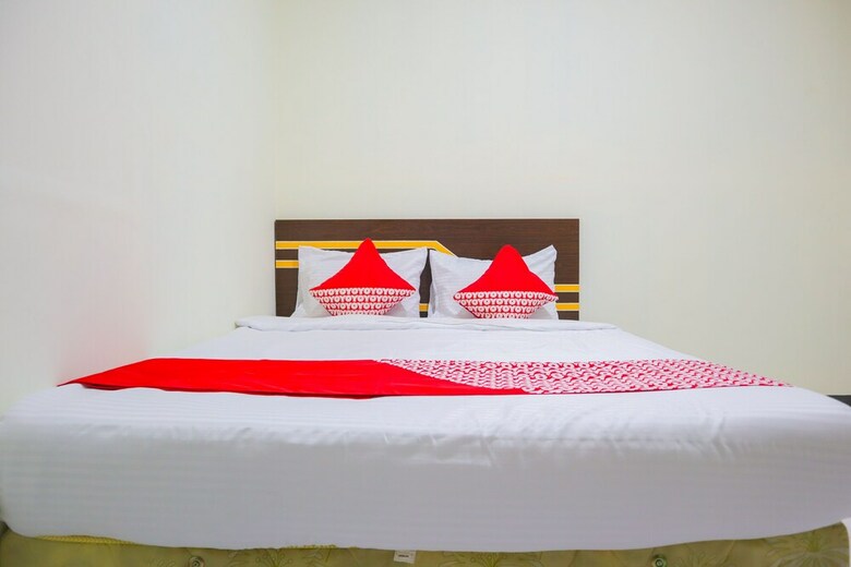 Hostal Oyo 2308 Seven Season Residence