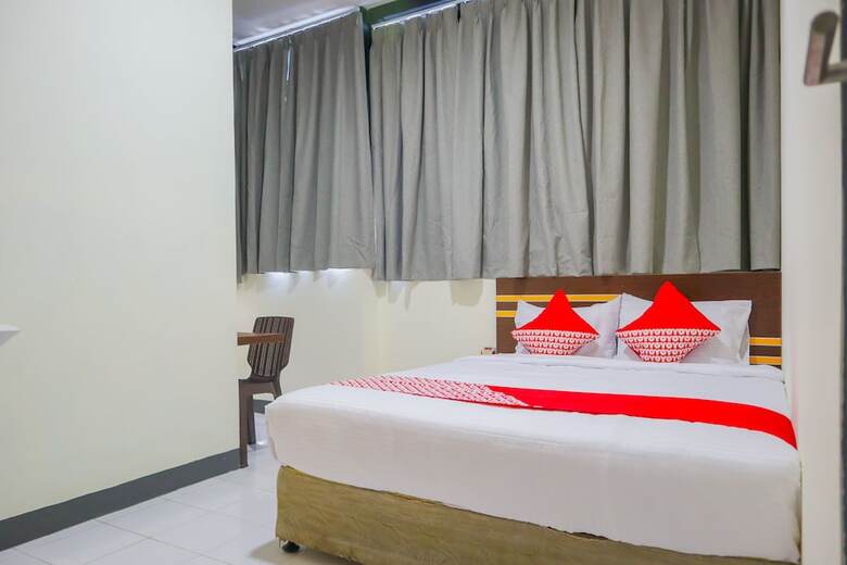 Hostal Oyo 2308 Seven Season Residence