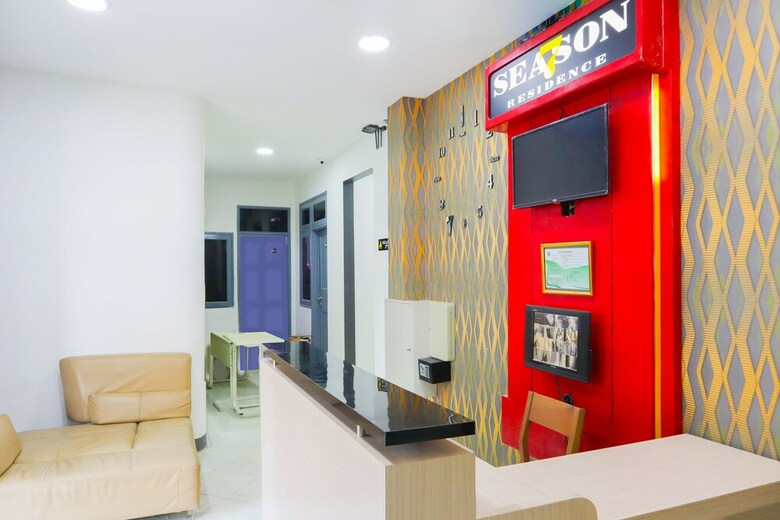 Hostal Oyo 2308 Seven Season Residence