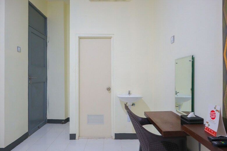 Hostal Oyo 2308 Seven Season Residence
