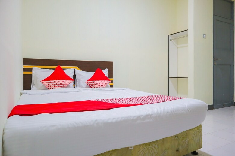 Hostal Oyo 2308 Seven Season Residence